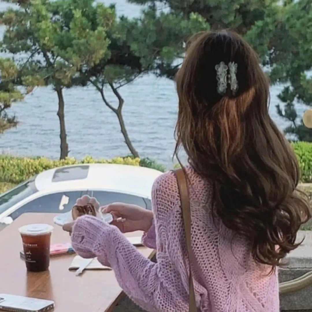 「再见」中的女人